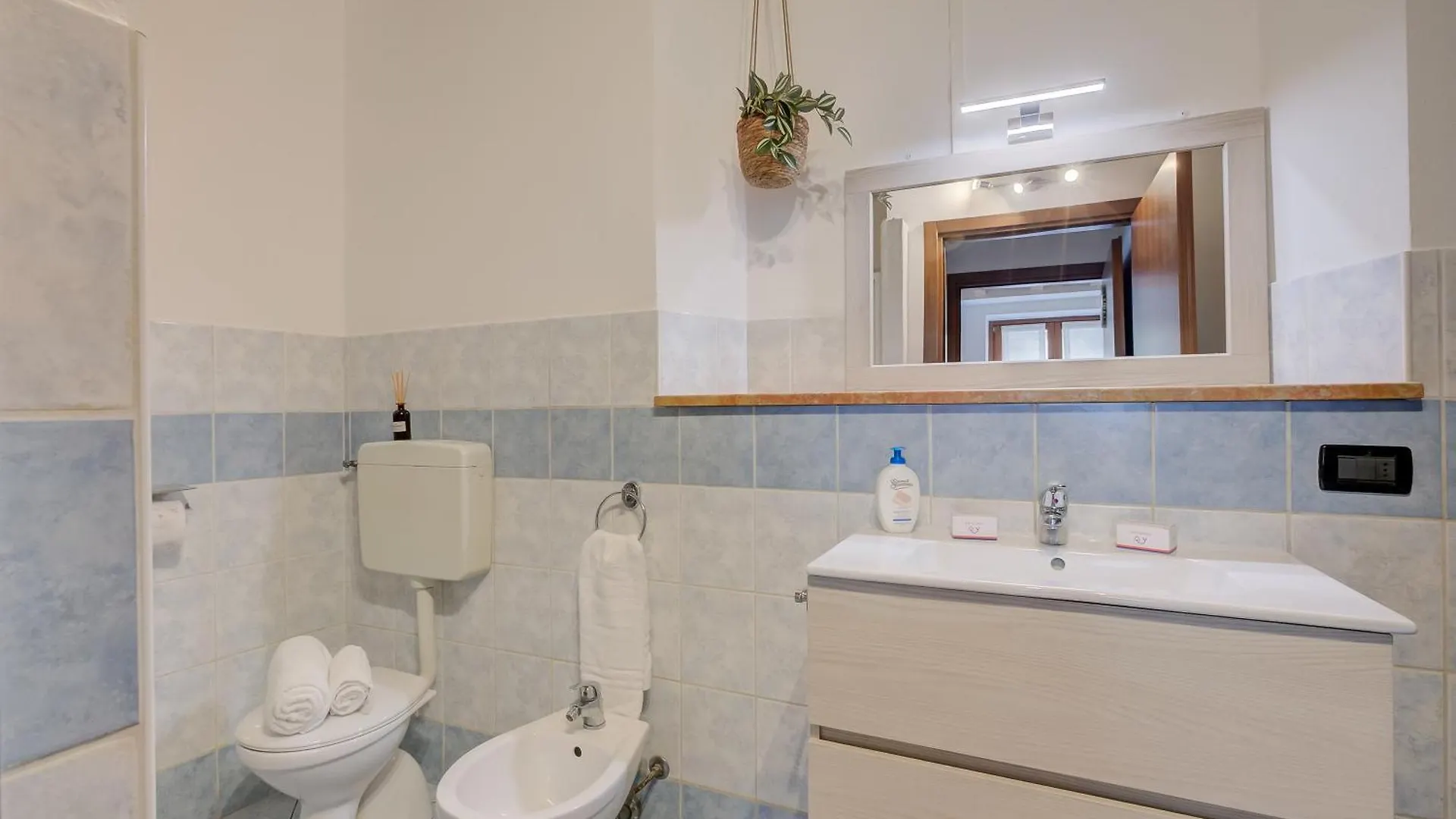 Liu - Nido D'Amore - Happy Rentals Gavardo 0*,  Italy